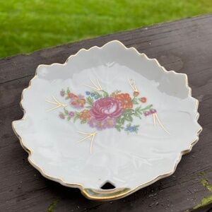 Tiny Dainty Vintage Leaf Shaped Holder with Roses